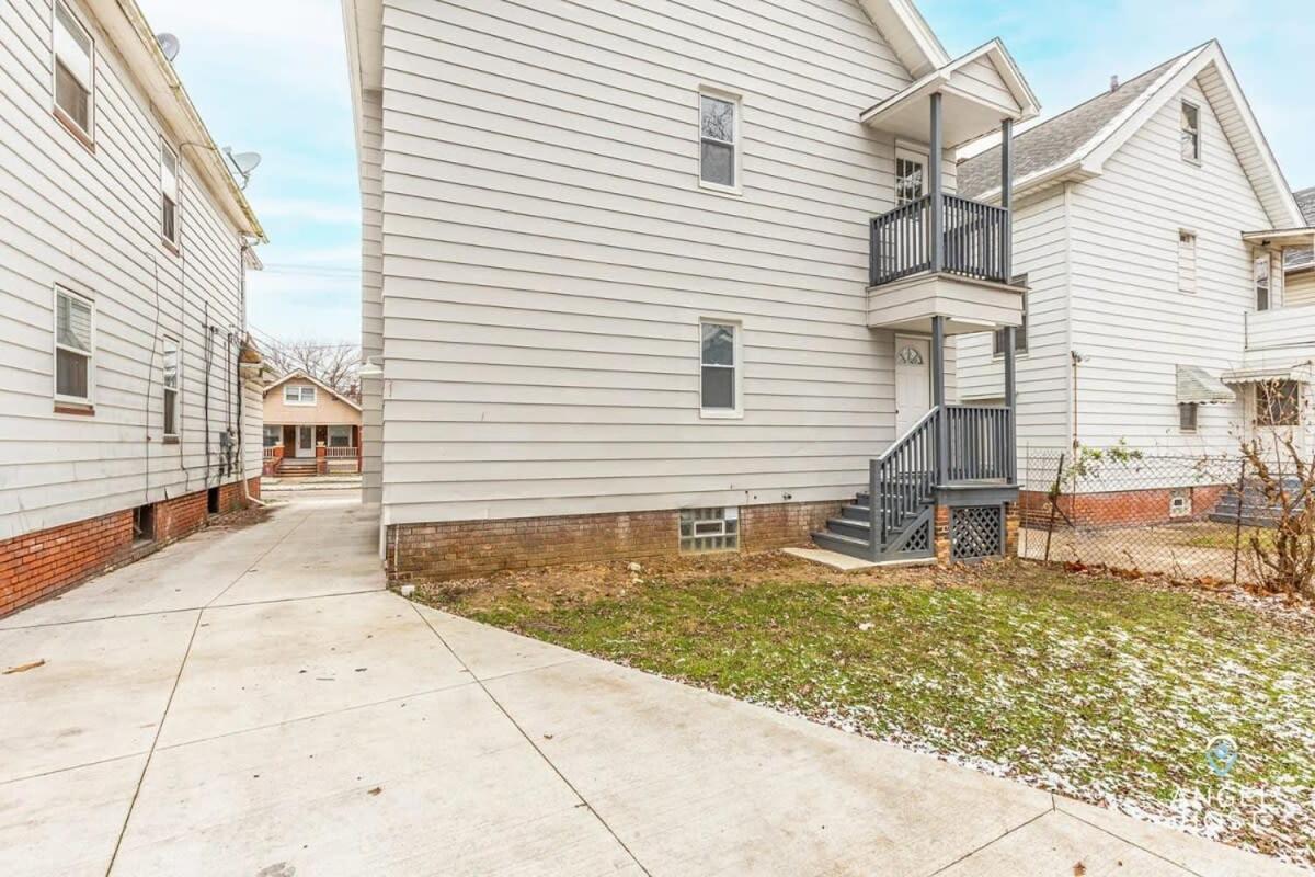 Newly Remodeled Apt, South Hills Old Brooklyn Area Apartment Cleveland Exterior photo